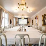 Karolineburg Manor House Otel