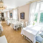 Karolineburg Manor House Otel