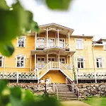 Karolineburg Manor House Otel