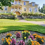 Otel Karolineburg Manor House