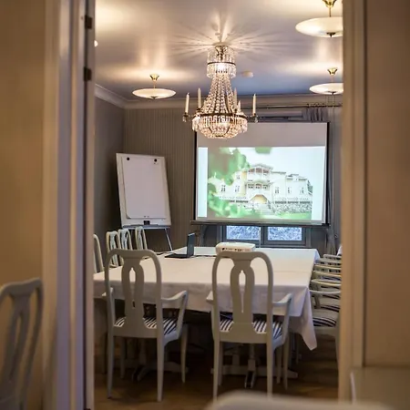 Hotel Karolineburg Manor House 3*