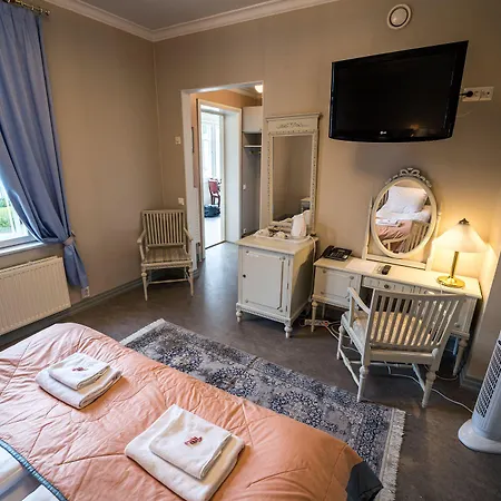 Hotelli Karolineburg Manor House 3*