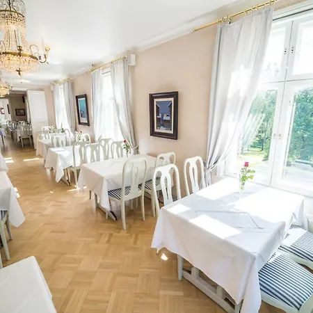 Hotel Karolineburg Manor House 3*