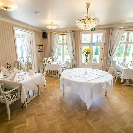 Karolineburg Manor House Hotel 3*