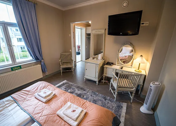 Hotel Karolineburg Manor House 3*